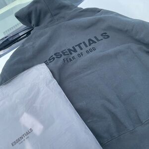 black essential huddie size s (men)